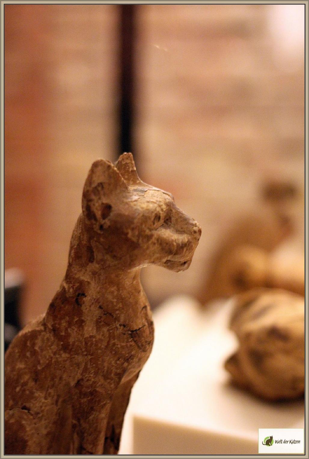 Katzenstatuette